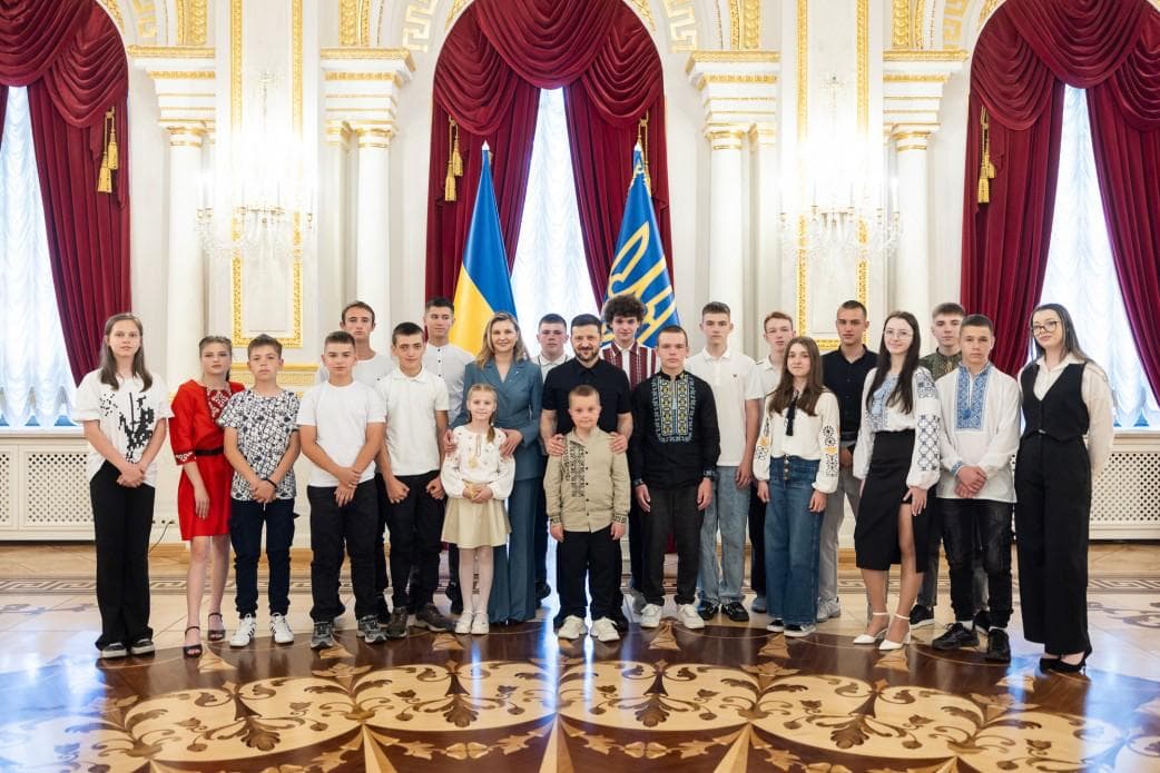 President of Ukraine presents “Future of Ukraine” awards to children, including those returned from Russian deportation