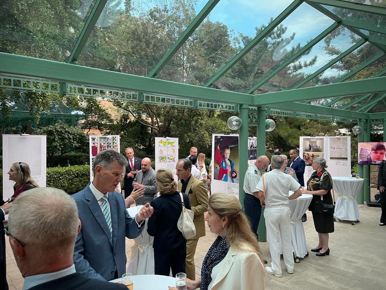 Жити війною: виставка та книга Bring Kids Back представлені в Китаї для підвищення обізнаності про викрадених дітей